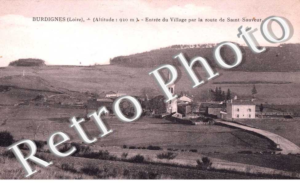 ENTREE DU VILLAGE ROUTE DE ST SAUVEUR