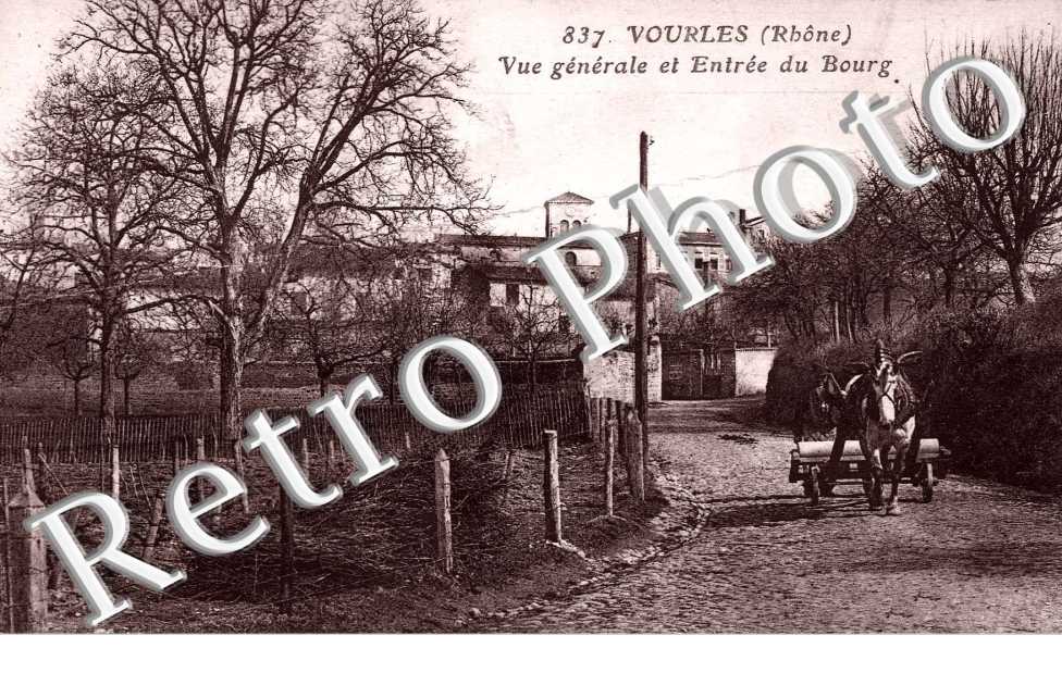 Vue Generale et Entree du Bourg