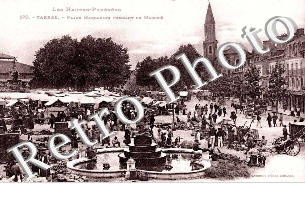 la Place Marcadieu pendant le marche