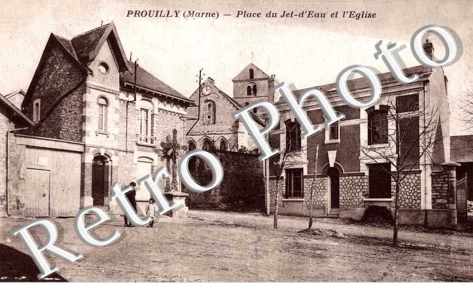Place du Jet d'eau et l'eglise
