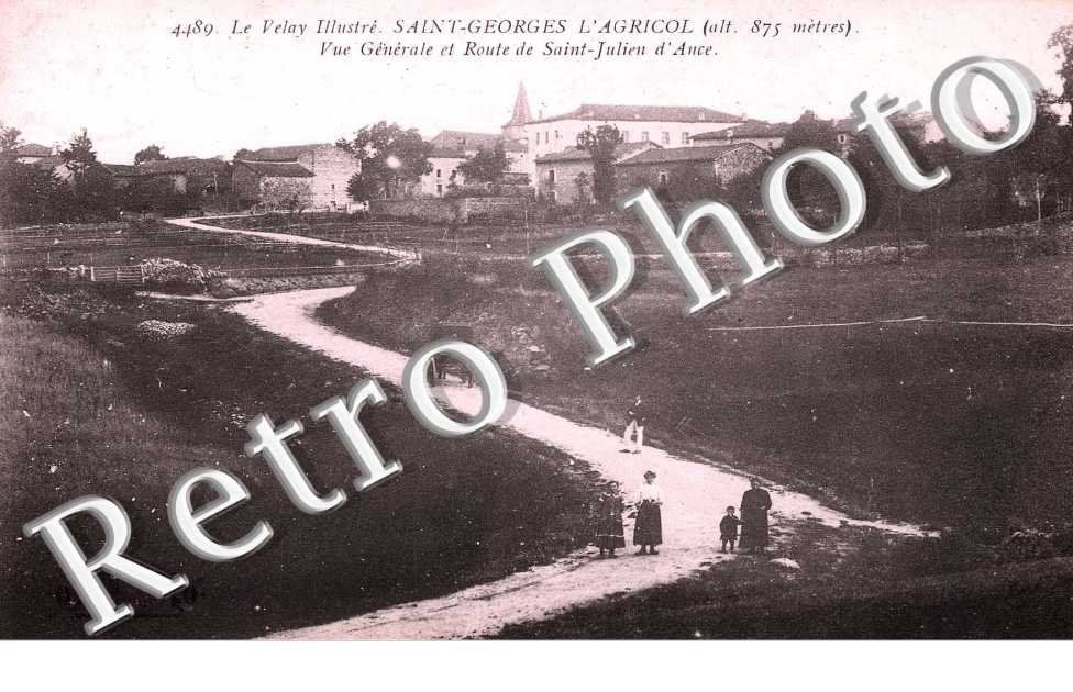 vue générale et route de Saint Julien d'Ancé