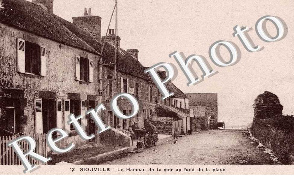 Le hameau de la mer au fond de la plage