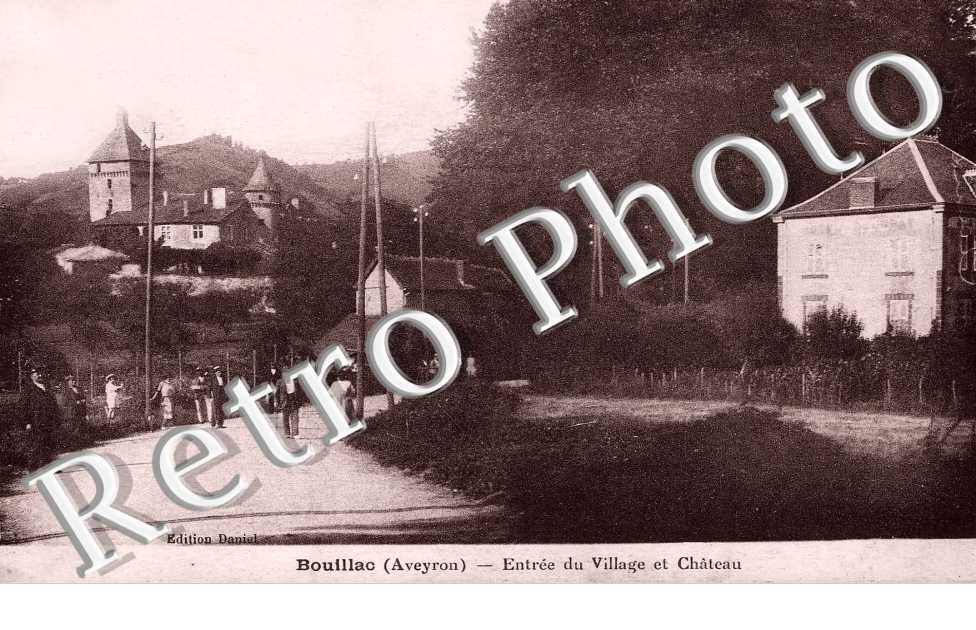 Entree du village et chateau