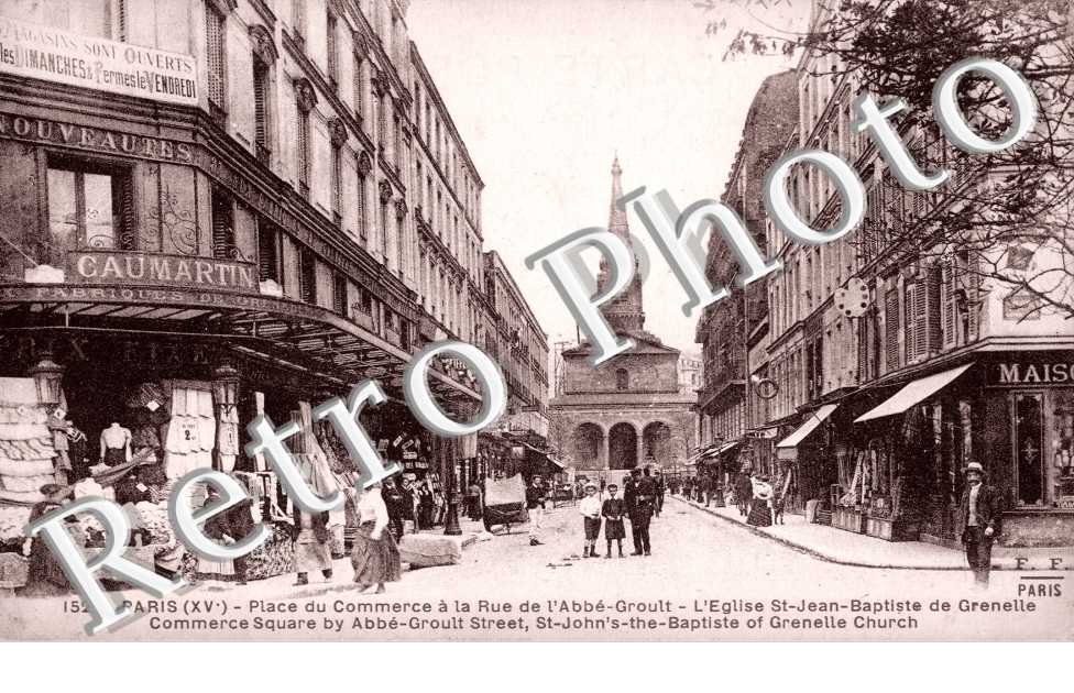 Place du commerce a la rue de l'Abbé-Groult L'église Saint Jean Baptiste de Grenelle