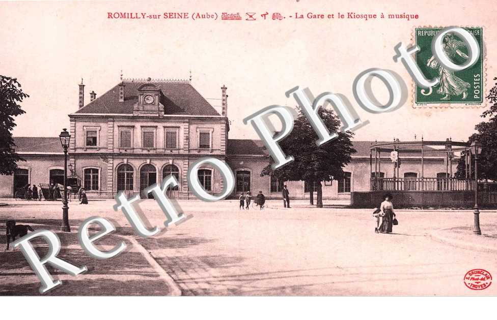 LA GARE ET LE KIOSQUE A MUSIQUE