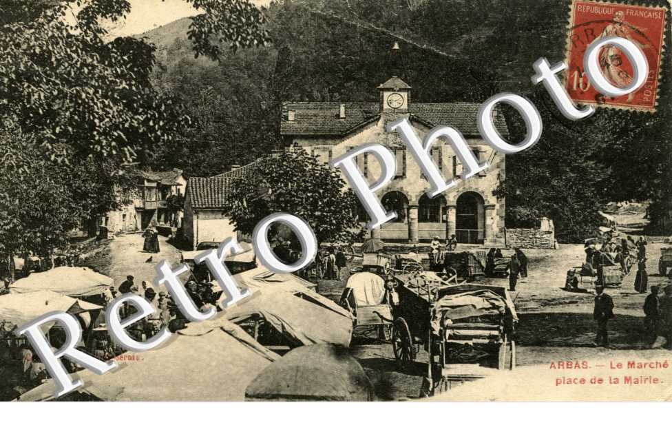 Le marche - place de la mairie