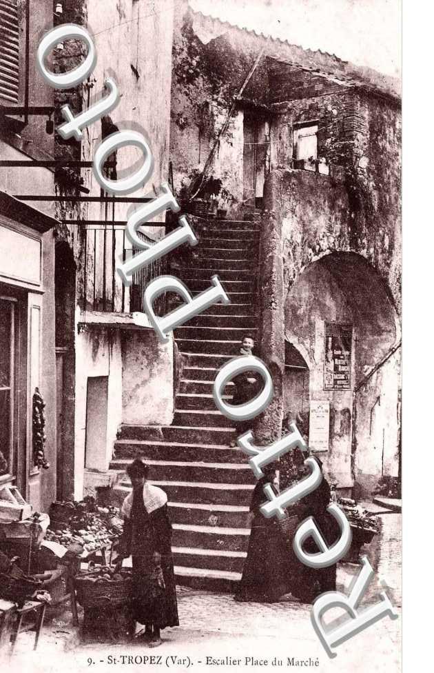 Escalier Place du Marche