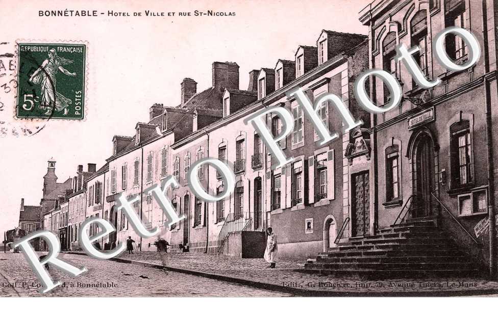 Hotel de ville et rue Saint Nicolas