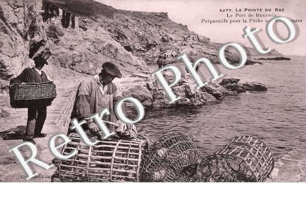 route de la pointe du raz,petite port de bestree, preparatifs pour la peche des langoustes