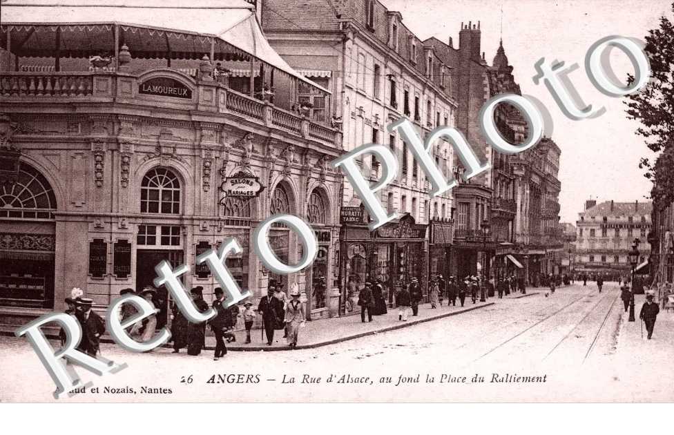 La Rue d'Alsace Au fond la place du Ralliement