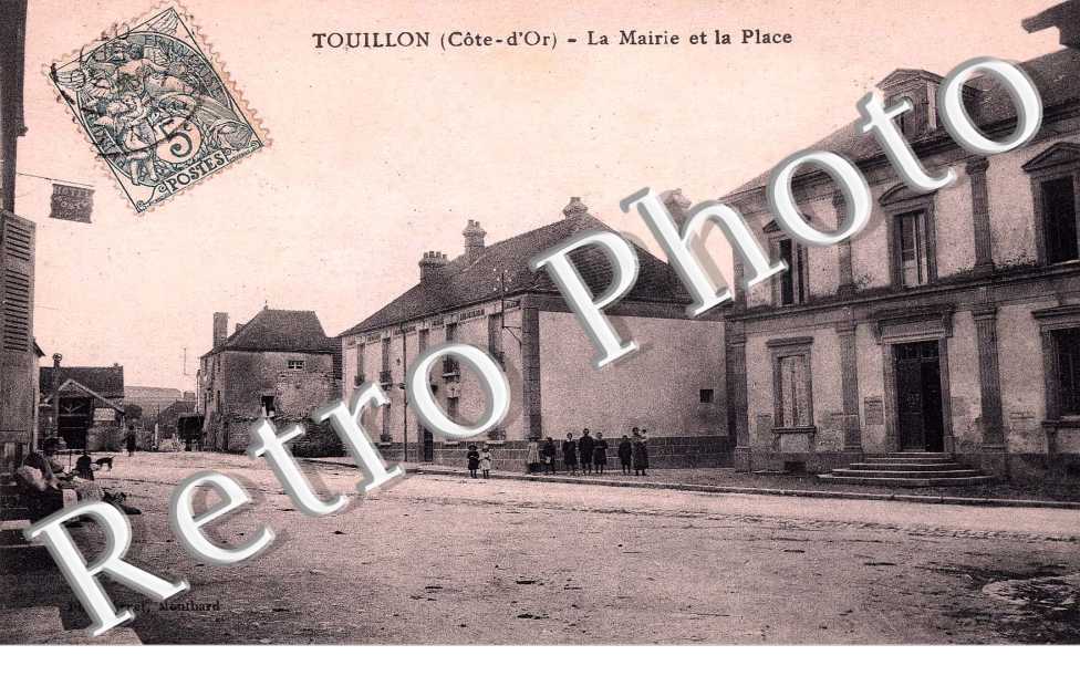 la mairie et la place