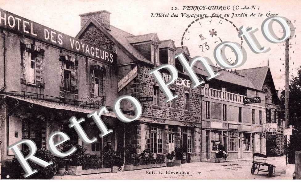 L'HOTEL DES VOYAGEURS face au jardin de la gare