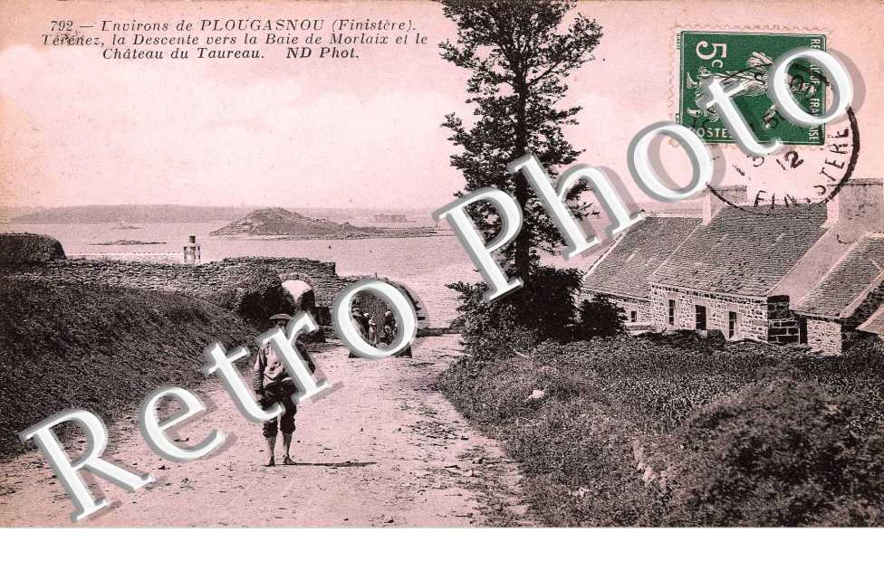 TERENEZ LA DESCENTE VERS LA BAIE chateau du Taureau