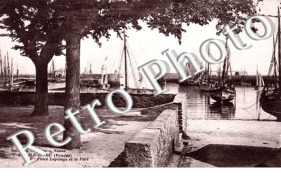 La Place Lapitaye et le Port