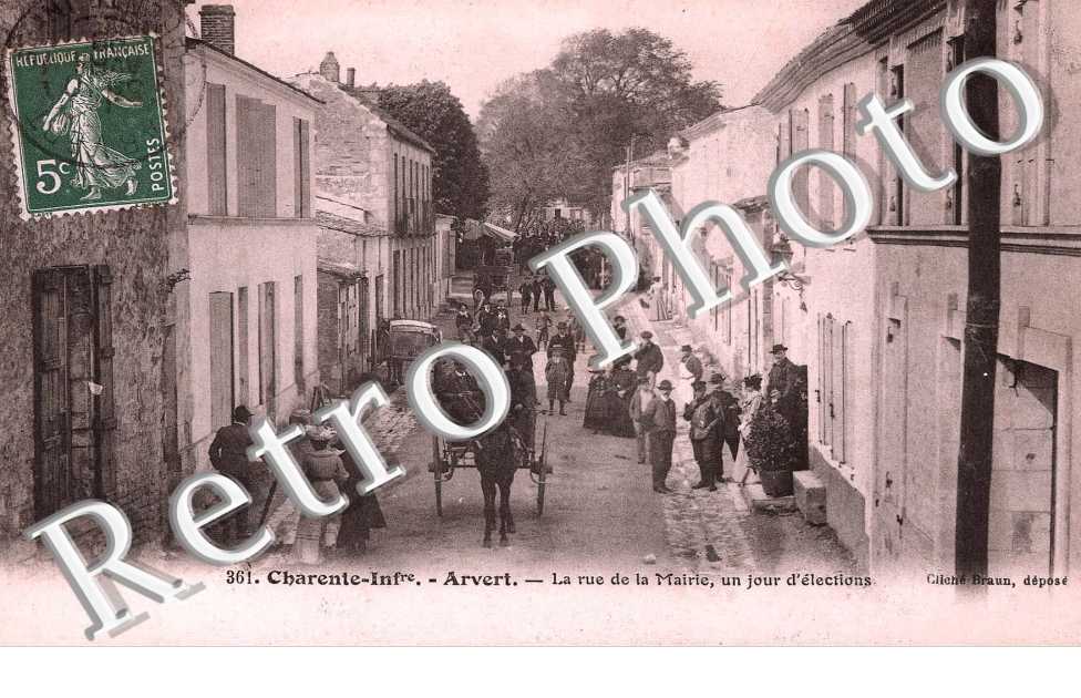 LA RUE DE LA MAIRIE, UN JOUR D'ELECTION