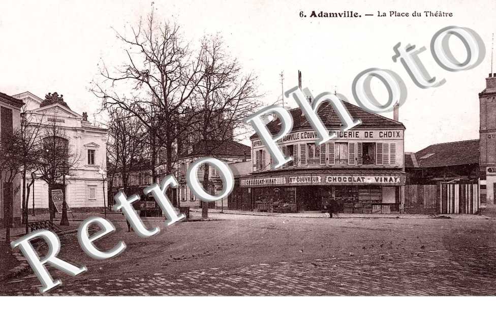 Adamville. La place du théâtre