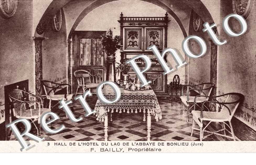 Hall de l'hotel du lac de l'abbaye - F. Bailly proprietaire