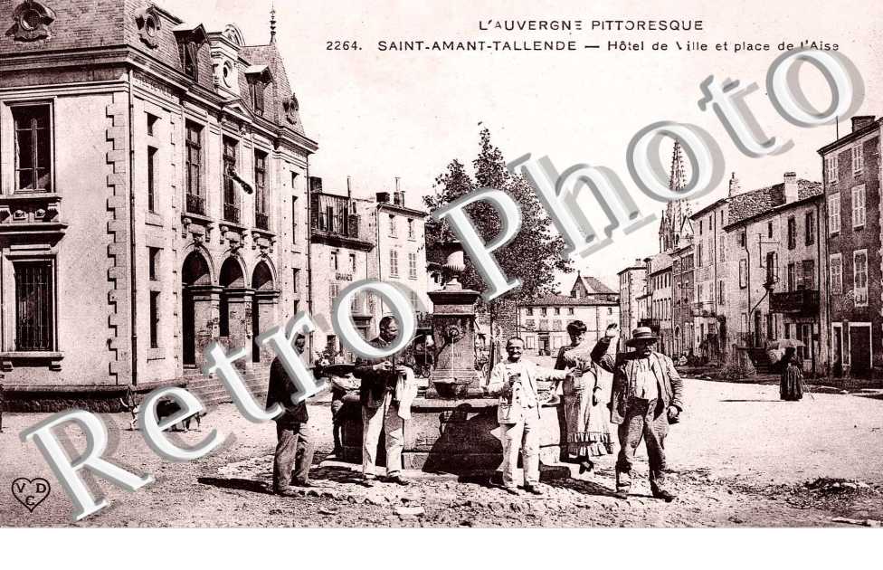 Hôtel de Ville et Place de l'Aise