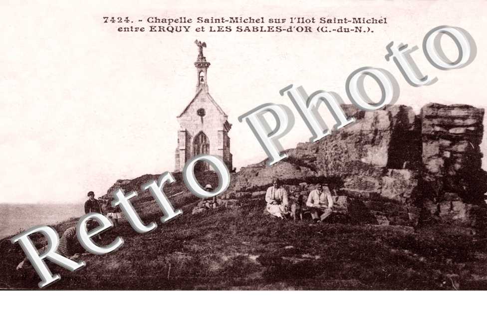 Chapelle St Michel sur l'Ilot St Michel entre Erquy et les sables d'Or