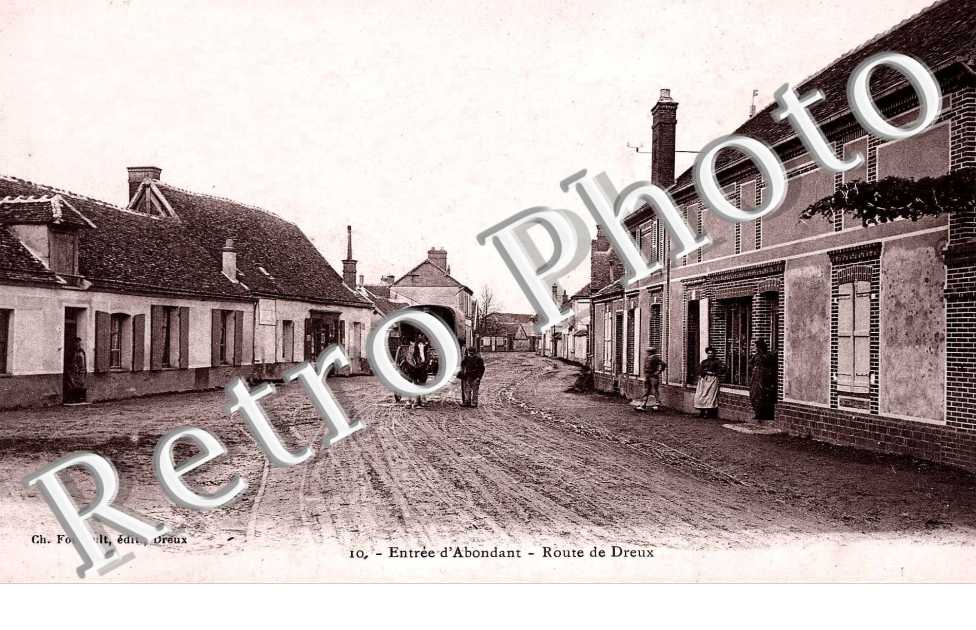 Entree d'Abondant - Route de Dreux