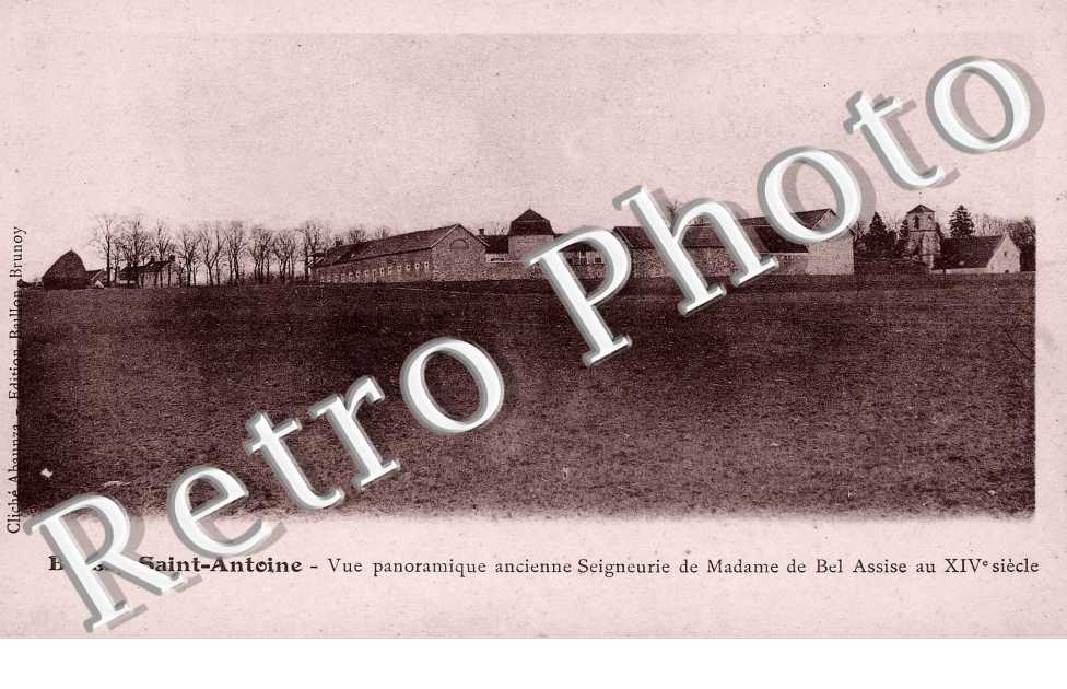 Vue panoramique ancienne seigneurie de Madame de Bel assise