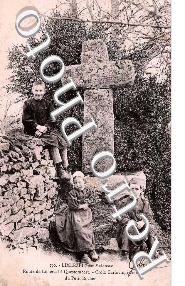 ROUTE DE LIMERZEL CROIX CAROLINGIENNE
