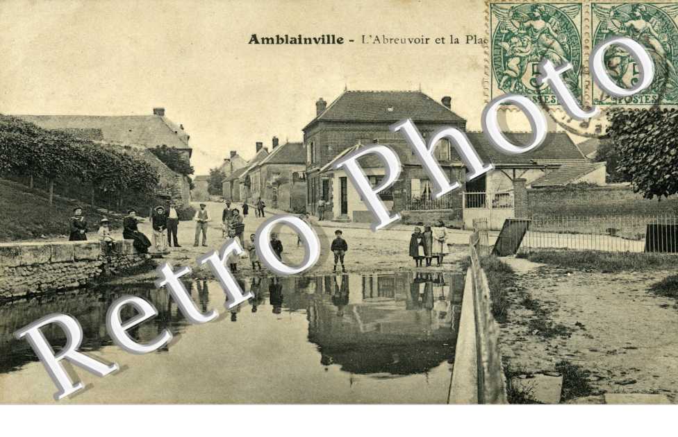 L'abreuvoir et la place