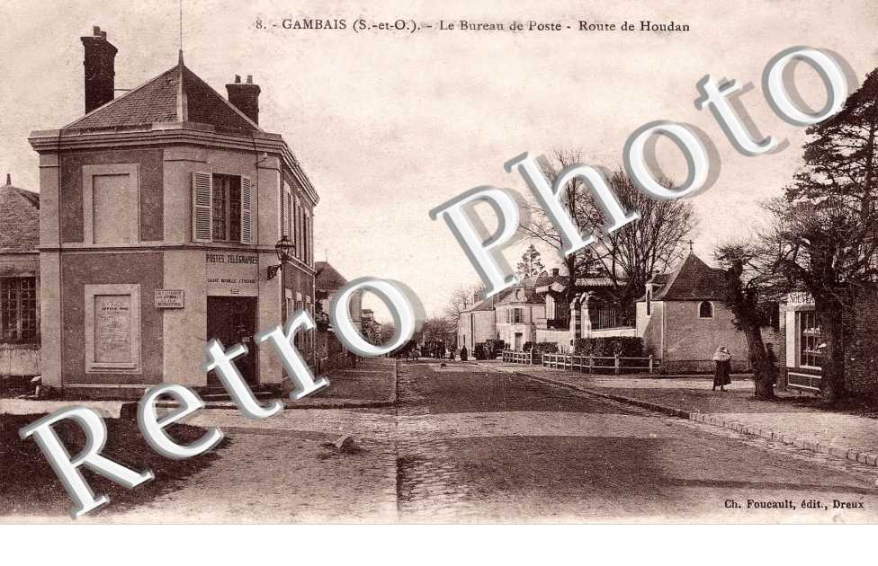Bureau de Poste et Route Houdan