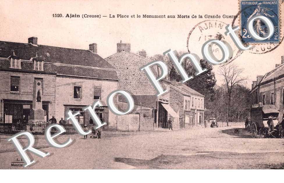 La place et monument aux morts