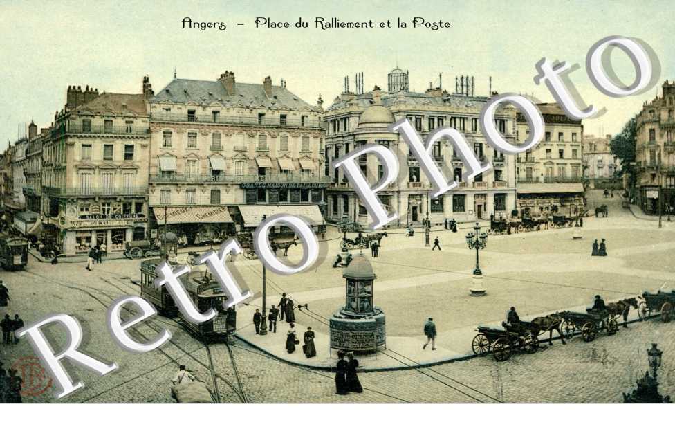 place du ralliement et la poste