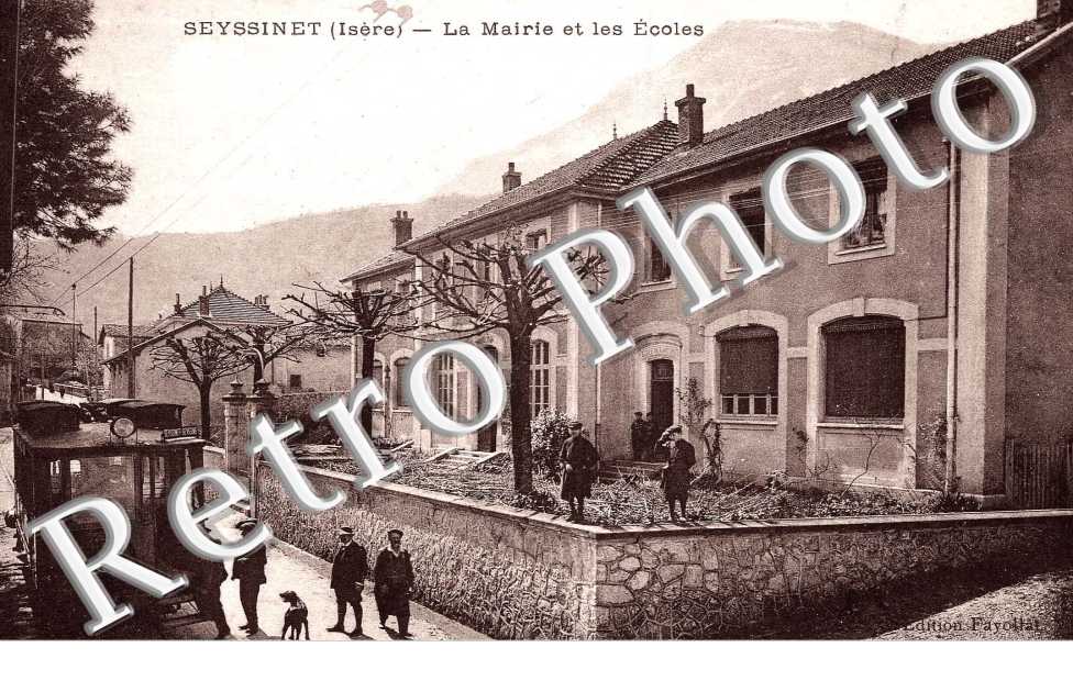 la mairie et les ecoles