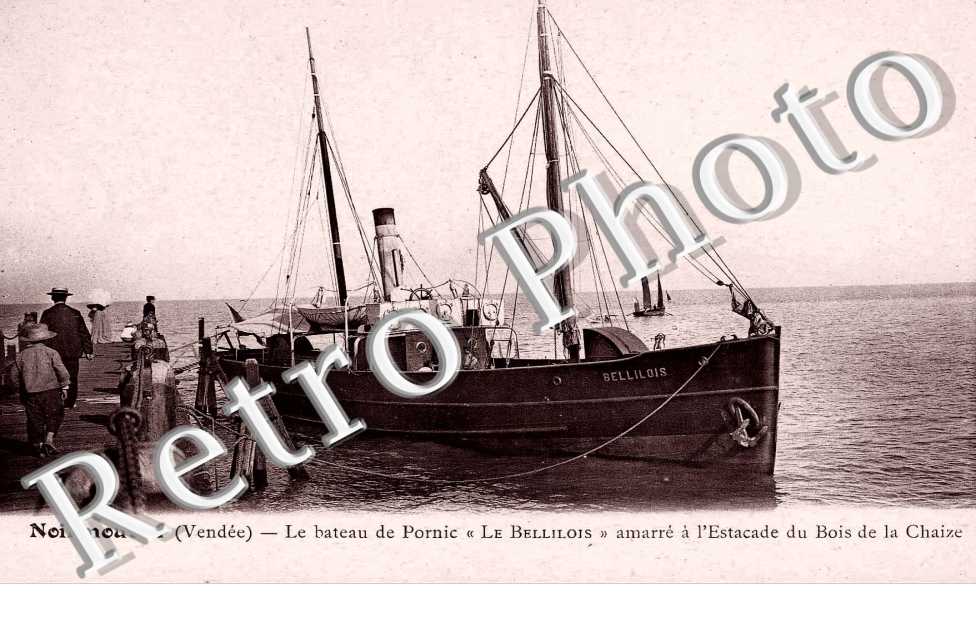 Le bateau de Pornic " Le Bellilois" amarre a l'estacade du Bois de la Chaise