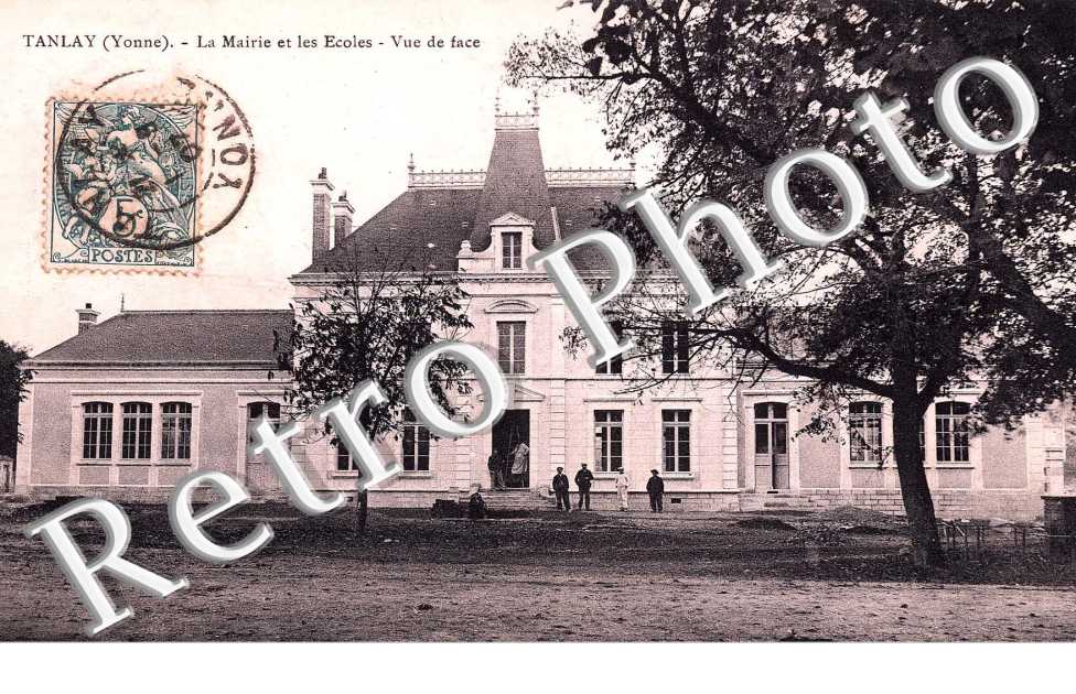 La mairie et les ecoles - vue de face