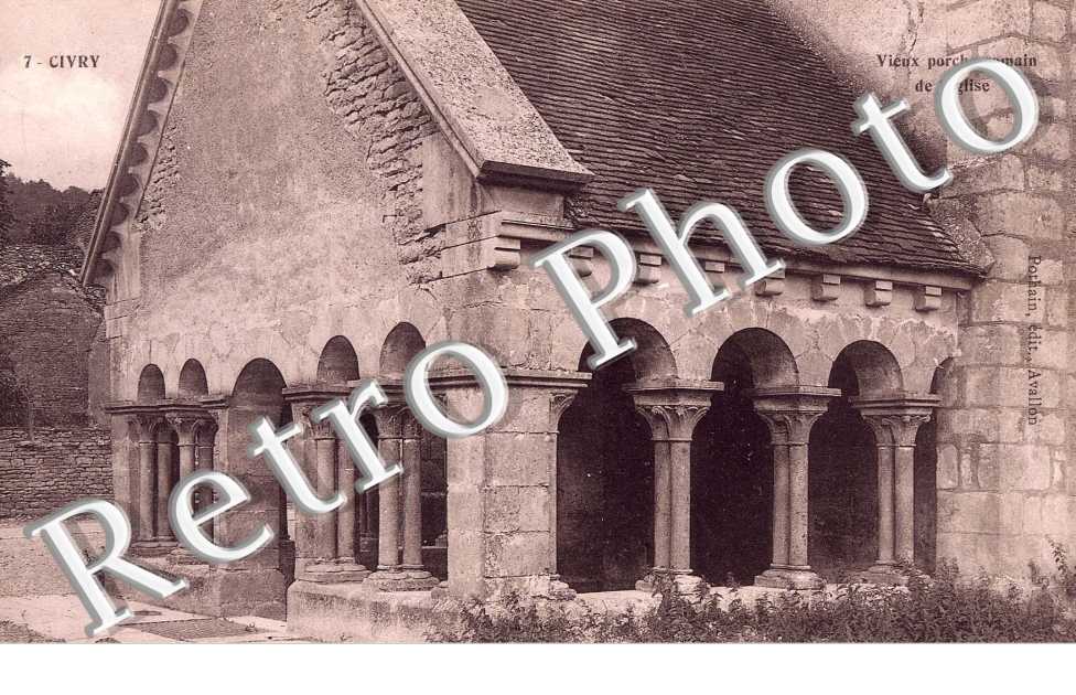 vieux porche romain de l' eglise