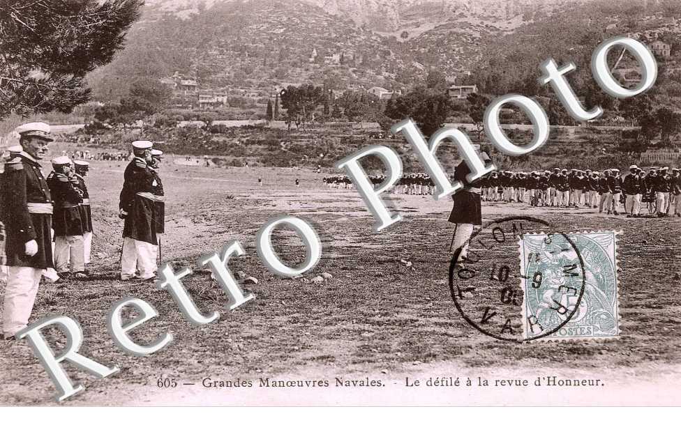 LE DEFILE A LA REVUE