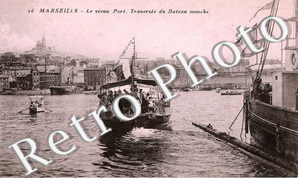 TRAVERSEE DU BATEAU MOUCHE