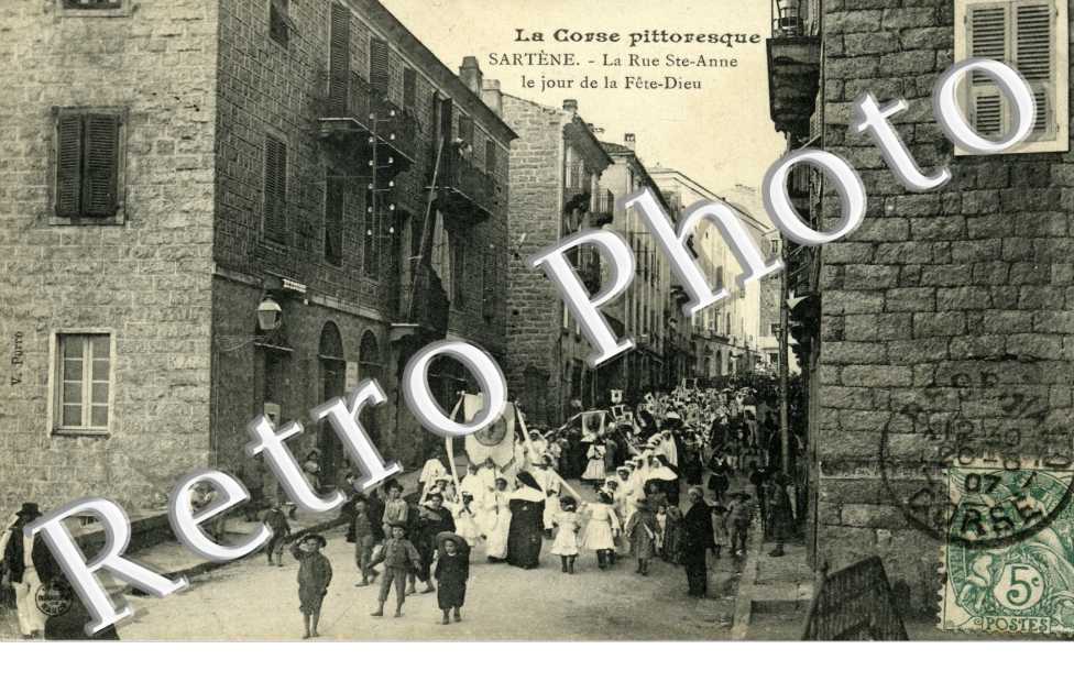 LA RUE SAINTE ANNE le jour de la Fete-Dieu