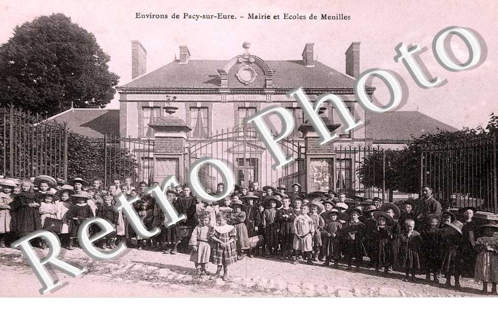 mairie et ecoles de Menilles