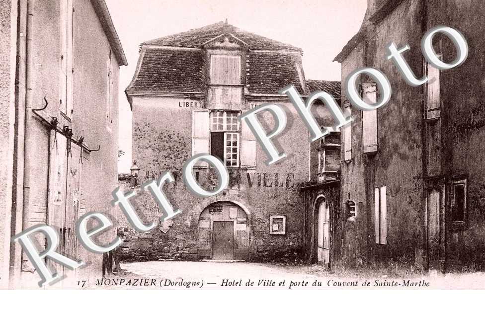 Hotel de ville et porte du couvent Sainte Marthe