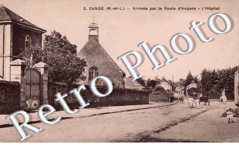 Arrivee par la route  d'Angers - l'hopital