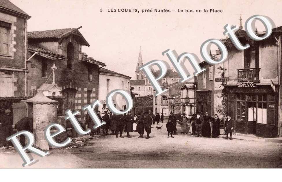 Les Couets Le bas de la place