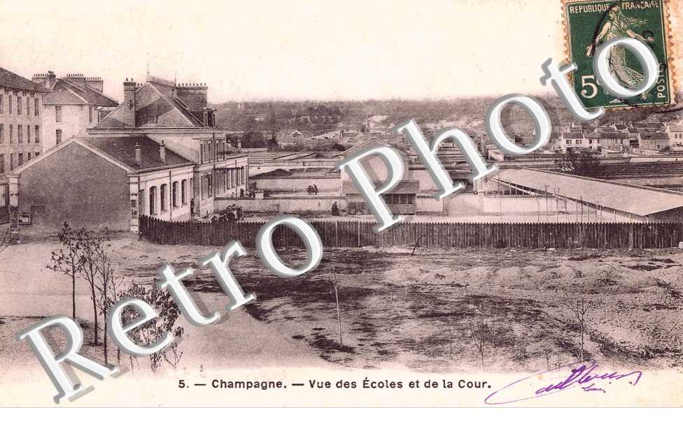 Vue des Ecoles et de la Cour