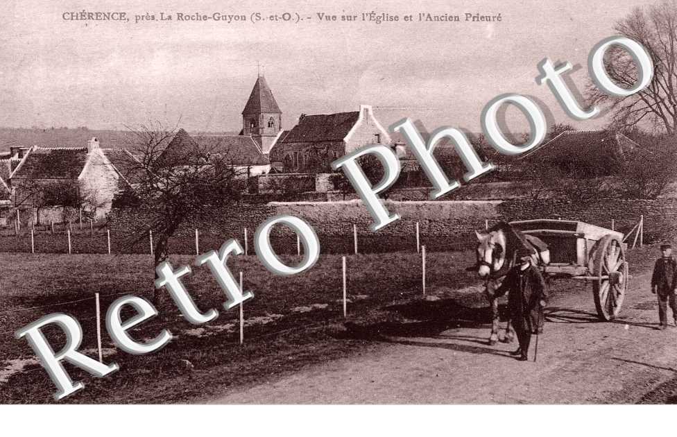 vue sur l'eglise et l'ancien prieure