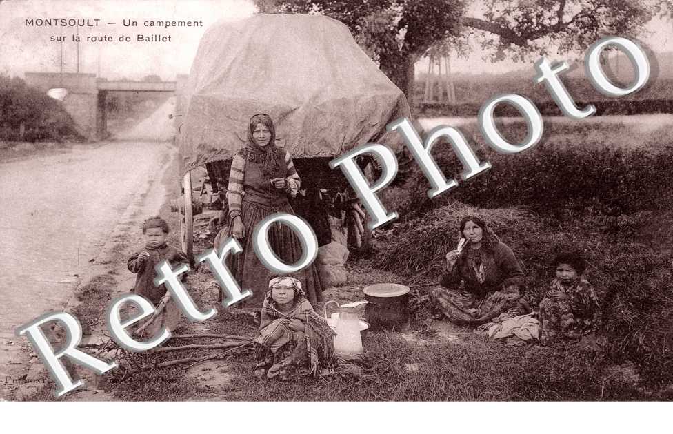 Un campement sur la route de Baillet