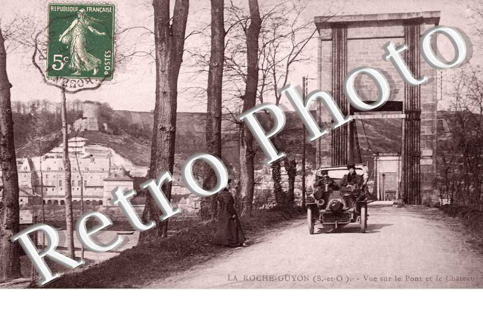 Vue sur le pont et le chateau  