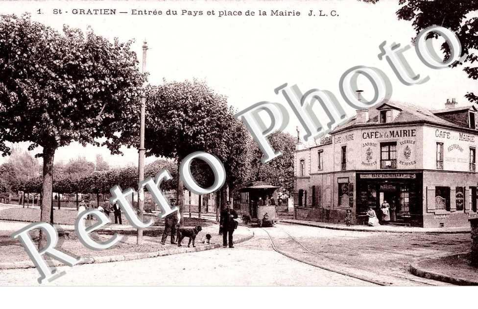 Entrée du Pays et Place de la Mairie