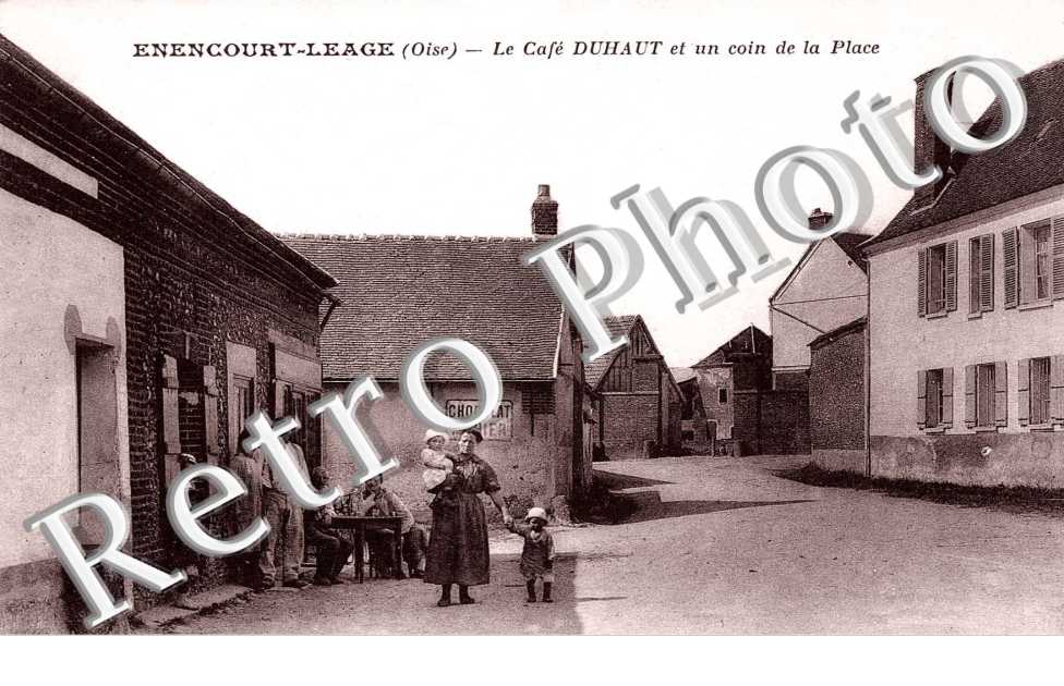 Le cafe Duhaut et un coin de la place