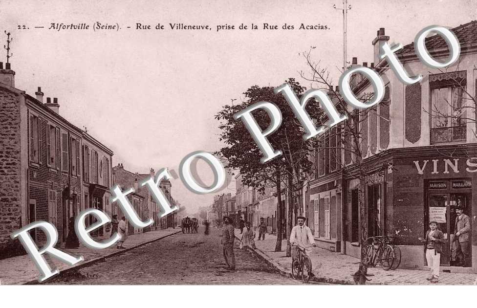 Rue de Villeneuve prise de la rue des Acacias