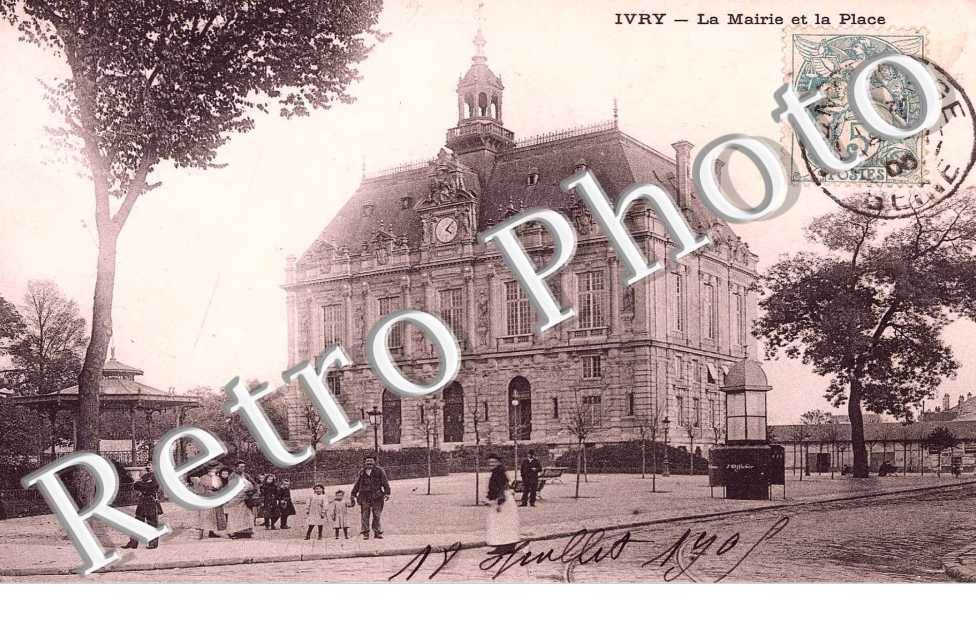 La Mairie et la Place