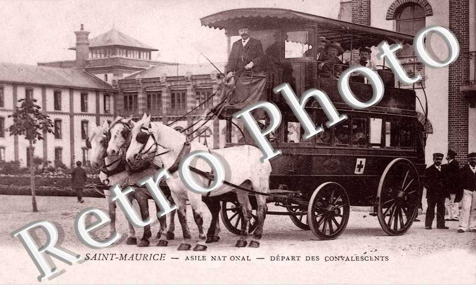 Asile national - Depart des convalescents - attelage de chevaux double etage